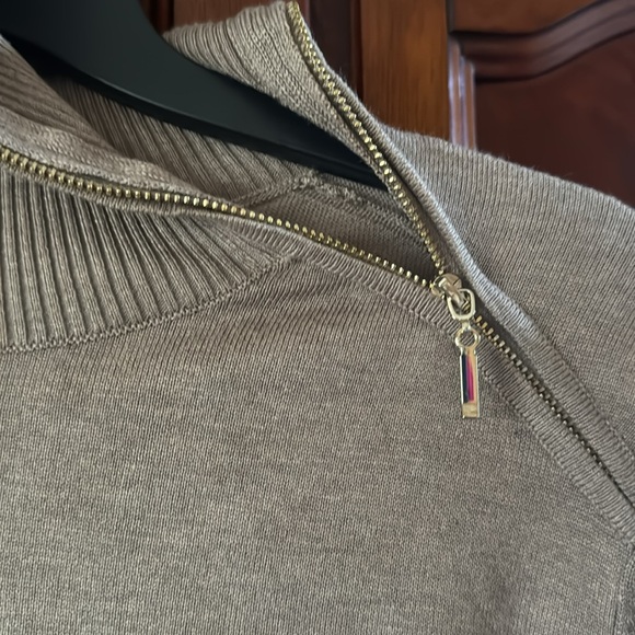 Sweater - Picture 5 of 6